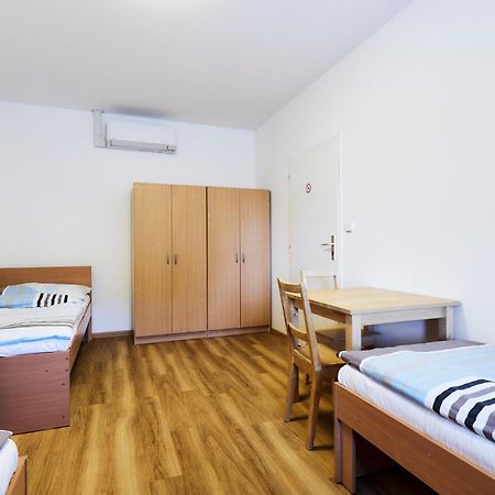 Apartmany Ubytovani Alfa ปราก ภายนอก รูปภาพ