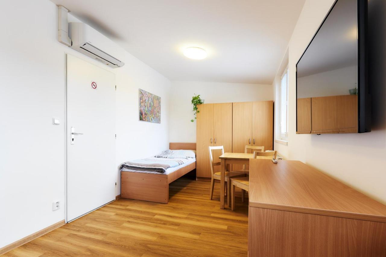 Apartmany Ubytovani Alfa ปราก ภายนอก รูปภาพ
