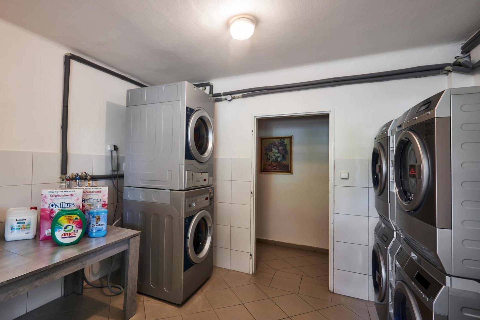 Apartmany Ubytovani Alfa ปราก ภายนอก รูปภาพ