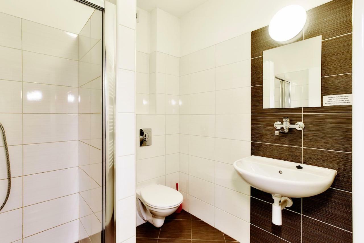 Apartmany Ubytovani Alfa ปราก ภายนอก รูปภาพ