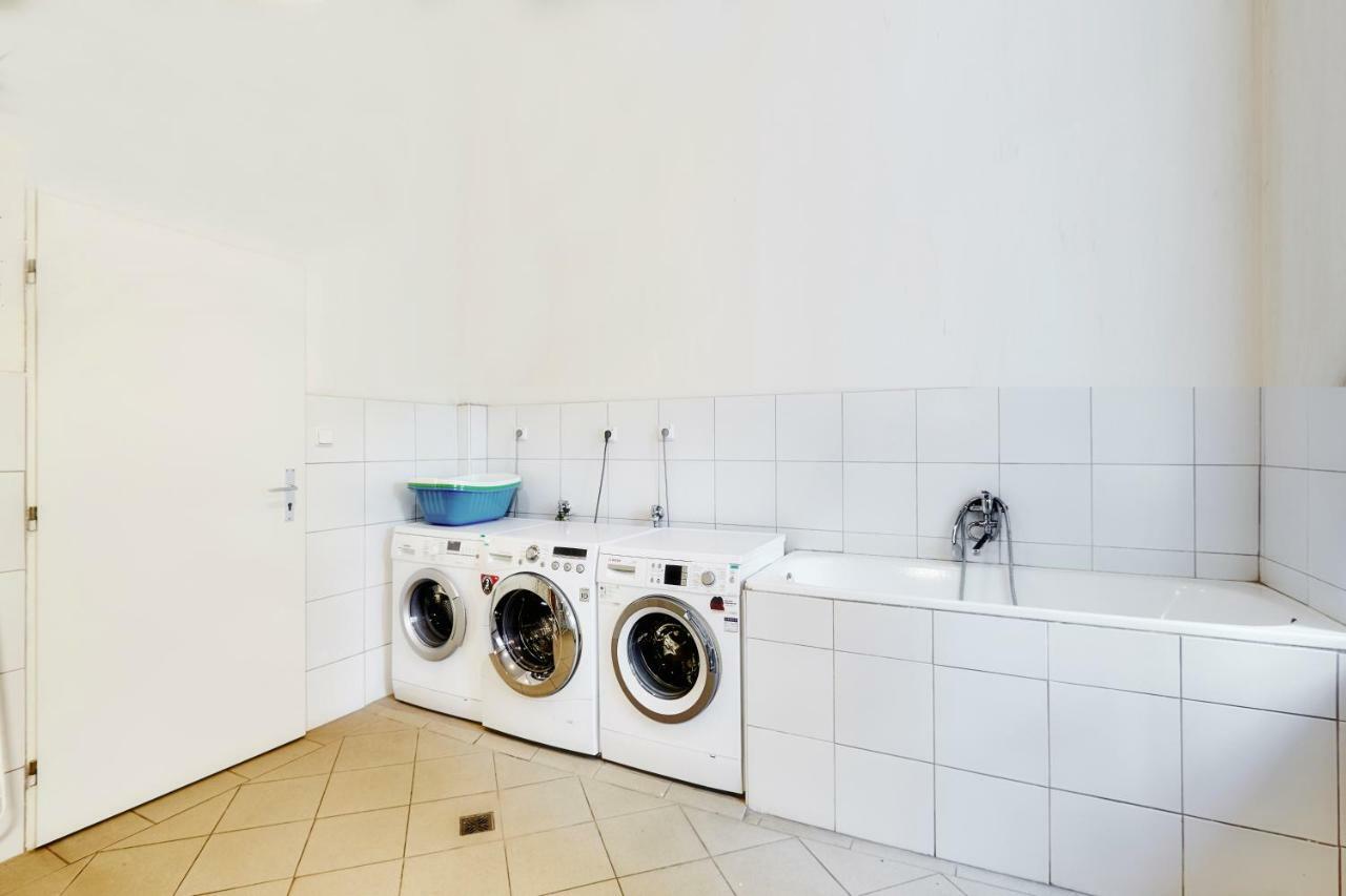 Apartmany Ubytovani Alfa ปราก ภายนอก รูปภาพ