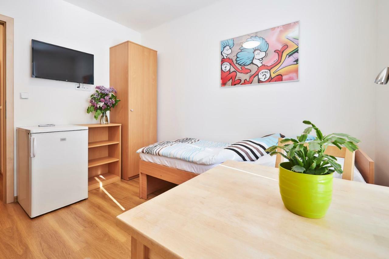 Apartmany Ubytovani Alfa ปราก ภายนอก รูปภาพ